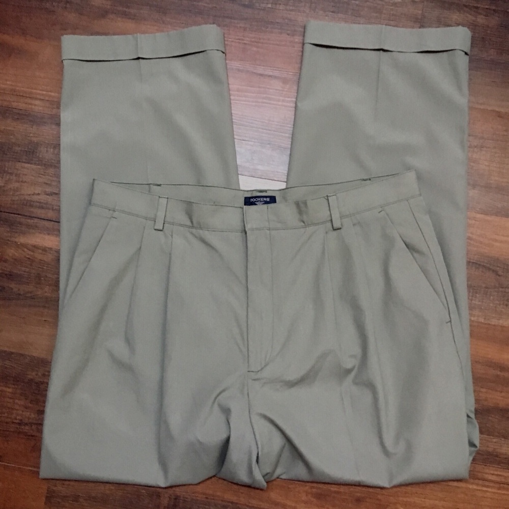 Dockers Pleated Men’s Pants